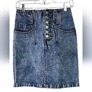 Vintage Nuovo Acid Wash Denim Mini Skirt – High-Waisted, Button Fly, Size 7